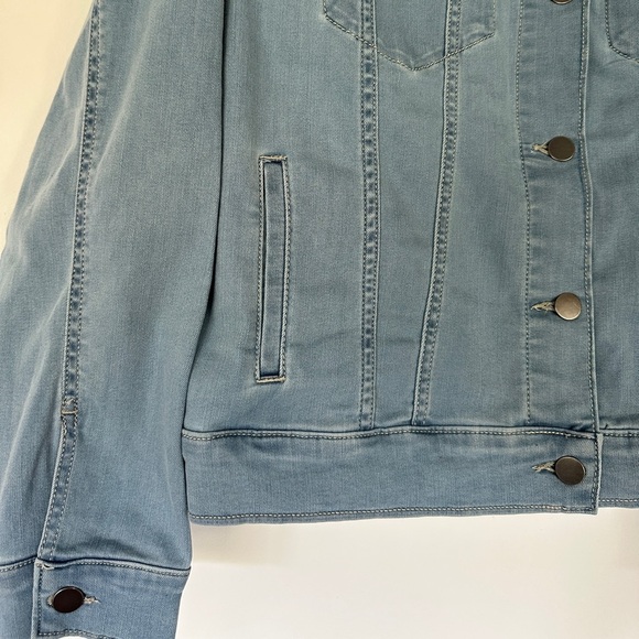 Womens Light Wash Jean Jacket | Blue Light Wash Jean Jacket | Denim Jacket Women - Picture 4 of 9